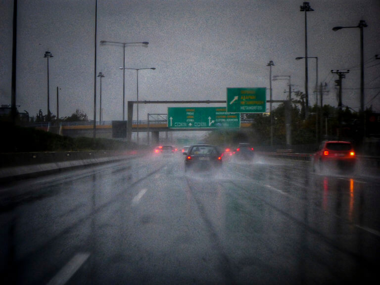 Καιρός: Μουντάδα και βροχές σε όλη τη χώρα | tlife.gr