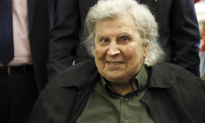 Εντός της εβδομάδας το εξιτήριο για τον Μίκη Θεοδωράκη
