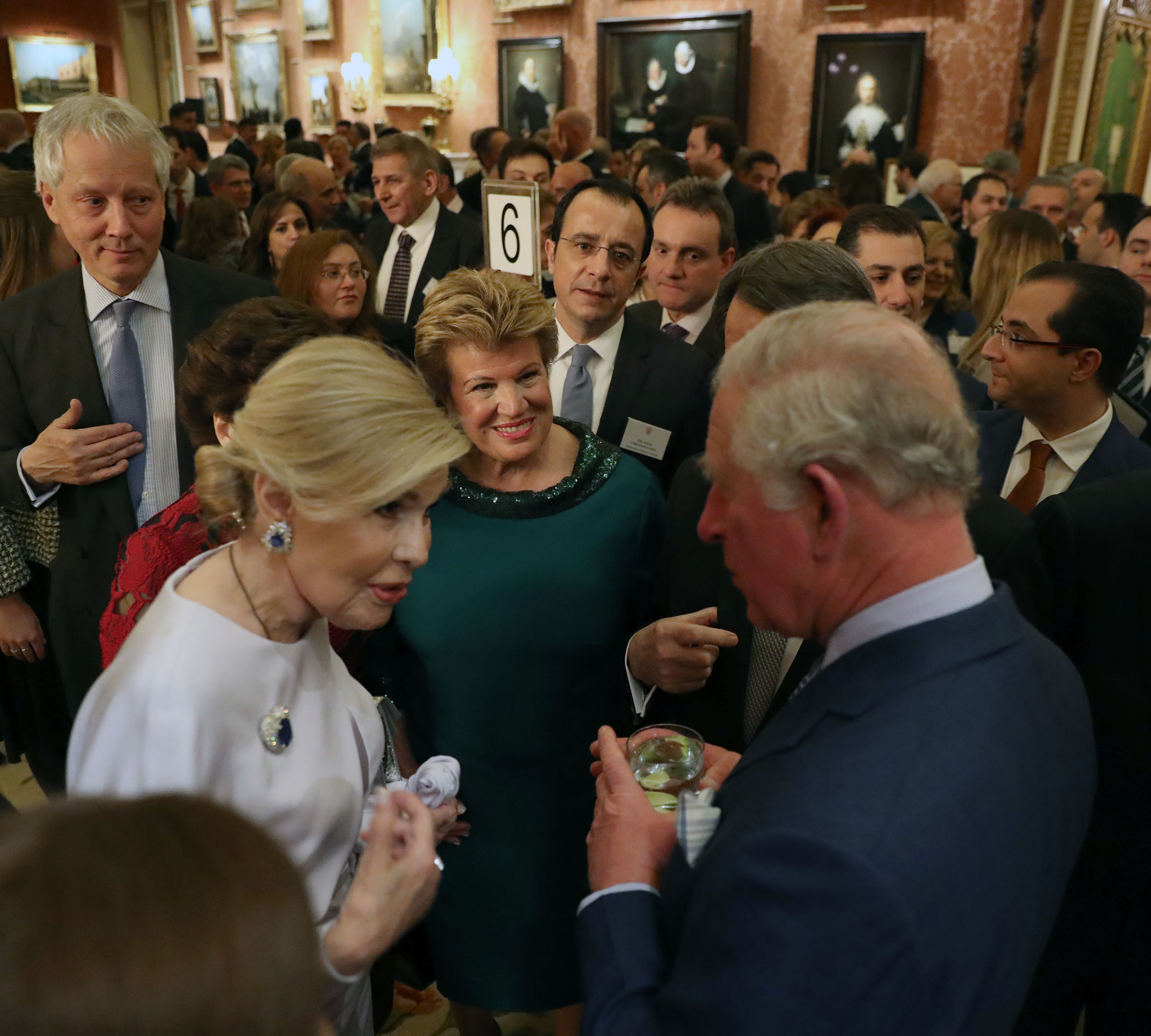 Μαριάννα Βαρδινογιάννη: Η συνάντηση με τον Πρίγκιπα Κάρολο στο Παλάτι του Μπάκιγχαμ! [pics]