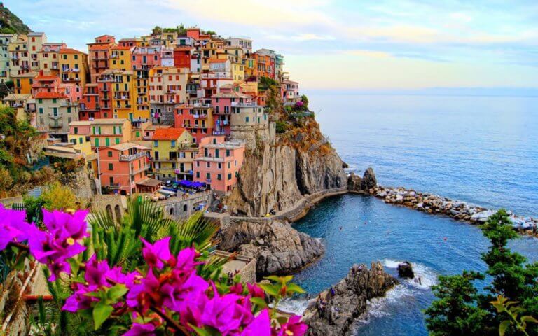 Πρόστιμο έως 2.500€ αν πας με… σαγιονάρες στην Cinque Terre της Ιταλίας! | tlife.gr Πρόστιμο έως 2.500€ αν πας με… σαγιονάρες στην Cinque Terre της Ιταλίας! | tlife.gr