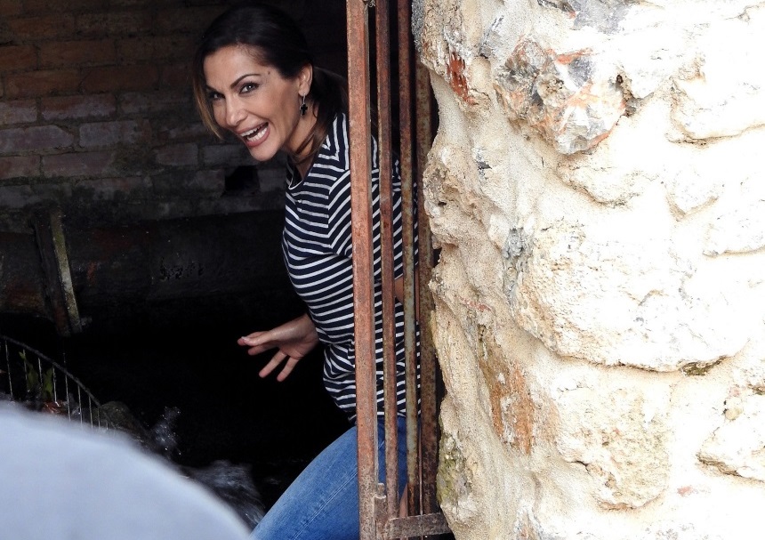 “My Greece”: Η Δέσποινα Βανδή μας ξεναγεί στην Καλαμάτα! Φωτογραφίες