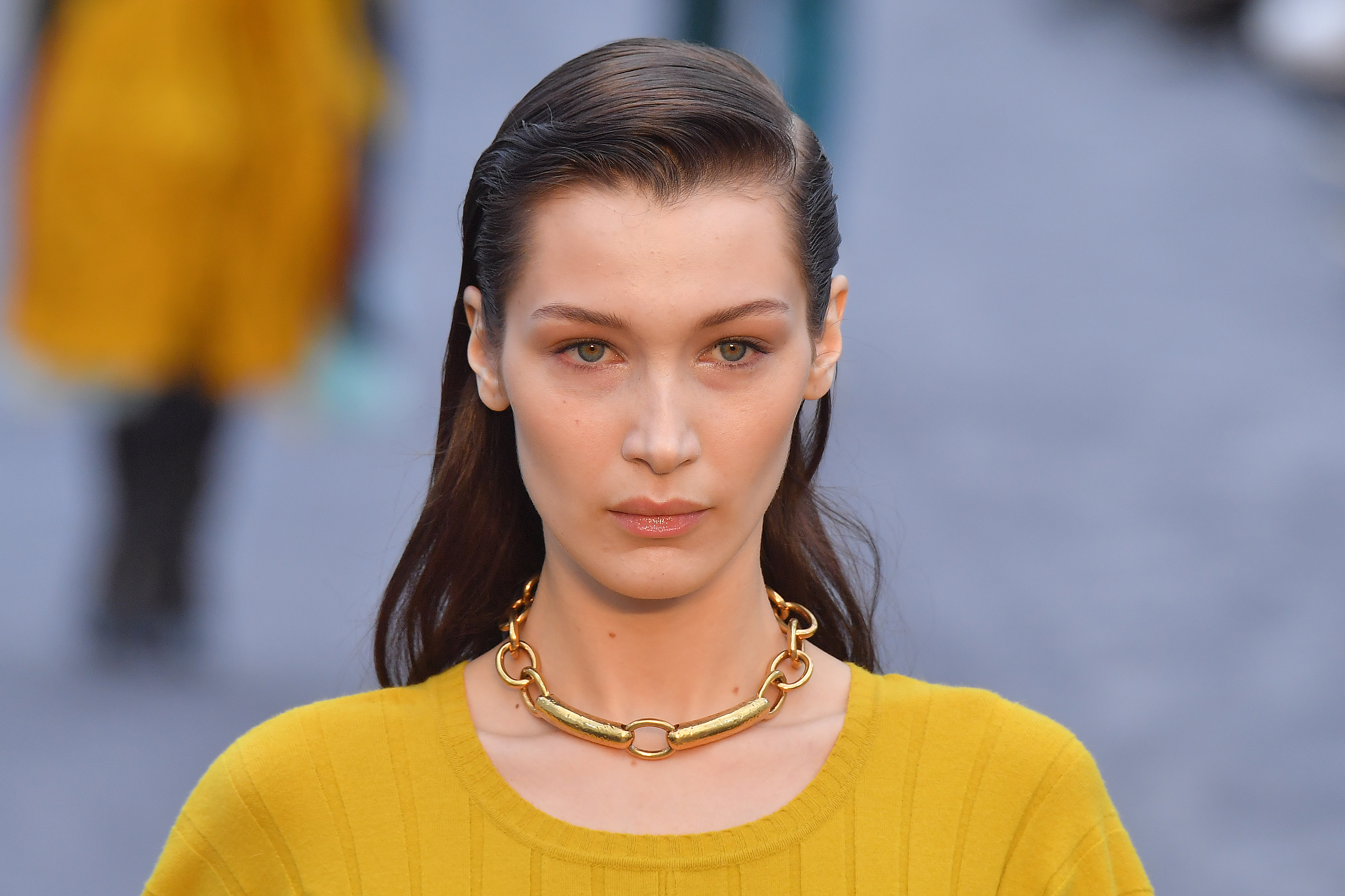 Η Bella Hadid επέστρεψε στις ρίζες της και έγινε… σχεδόν ξανθιά!