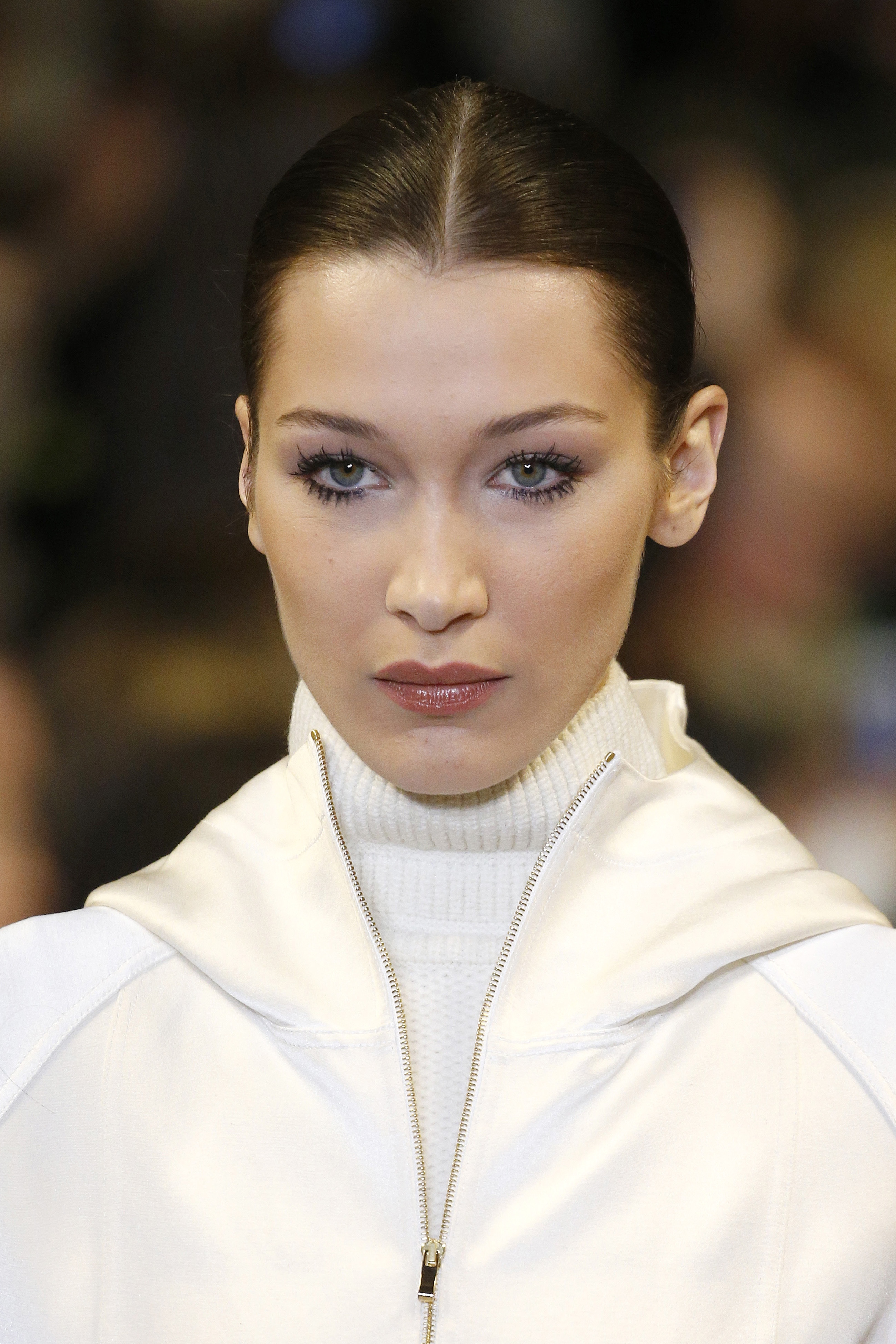 Το αγαπημένο hair accessory της Bella Hadid κοστίζει ελάχιστα και το θέλουμε!