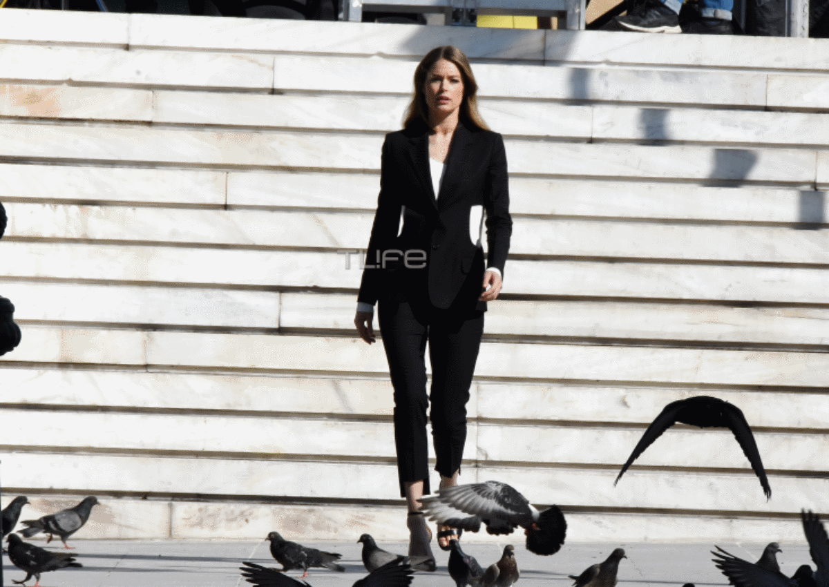Doutzen Kroes: Το πρώην μοντέλο της Victoria’s Secret σε μια εντυπωσιακή φωτογράφιση στο κέντρο της Αθήνας! [pics]