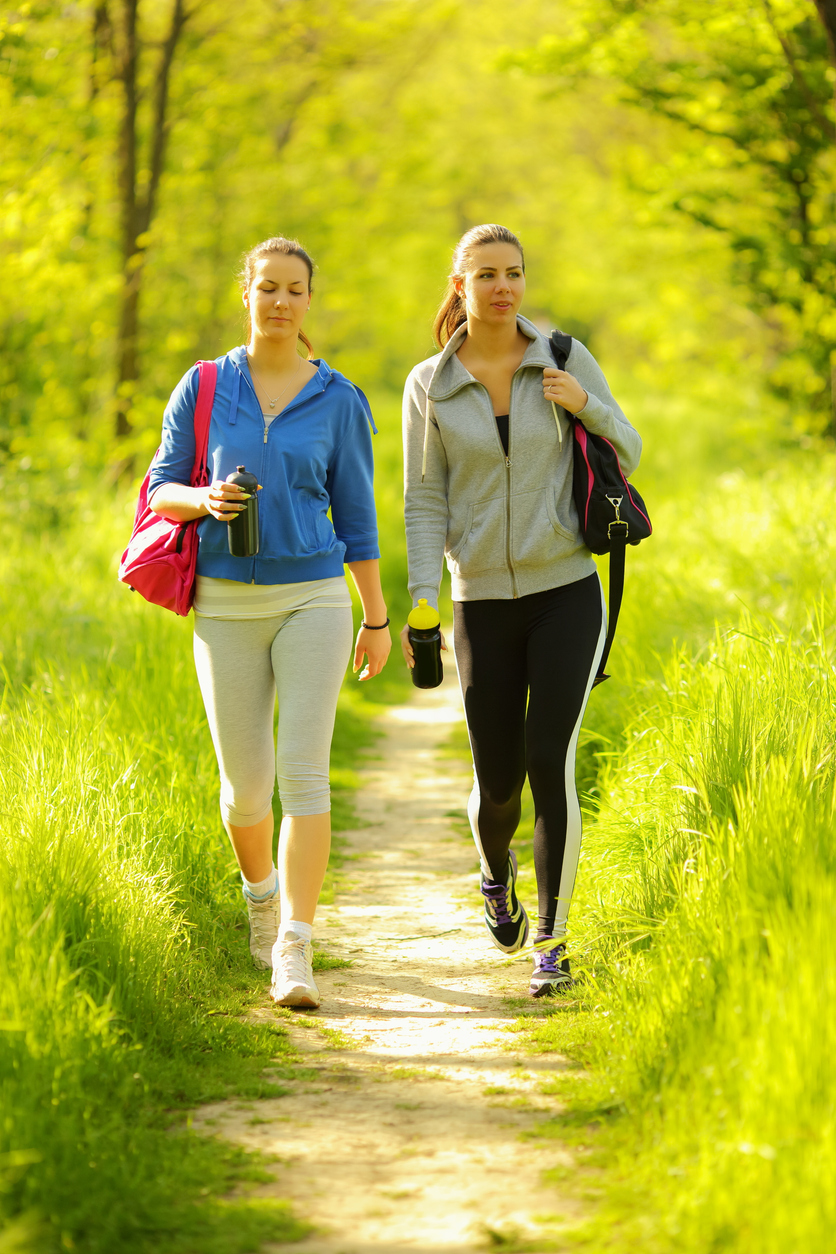 Περπάτημα: Η καλύτερη άσκηση -και η πιο εύκολη- αν θέλεις να αδυνατίσεις  και να κάψεις καθαρό λίπος - TLIFE