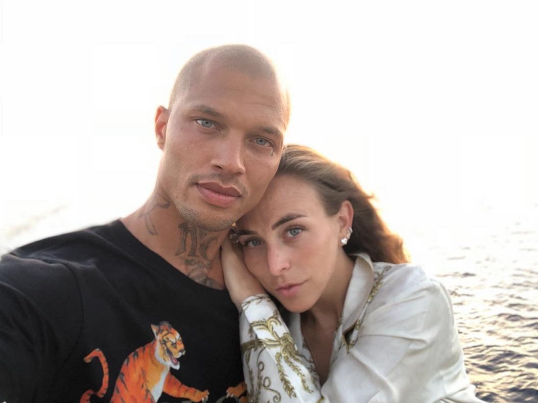 O κούκλος πρώην κατάδικος Jeremy Meeks κάνει δημόσια ερωτική εξομολόγηση στην δισεκατομμυριούχο σύντροφό του! | tlife.gr O κούκλος πρώην κατάδικος Jeremy Meeks κάνει δημόσια ερωτική εξομολόγηση στην δισεκατομμυριούχο σύντροφό του! | tlife.gr