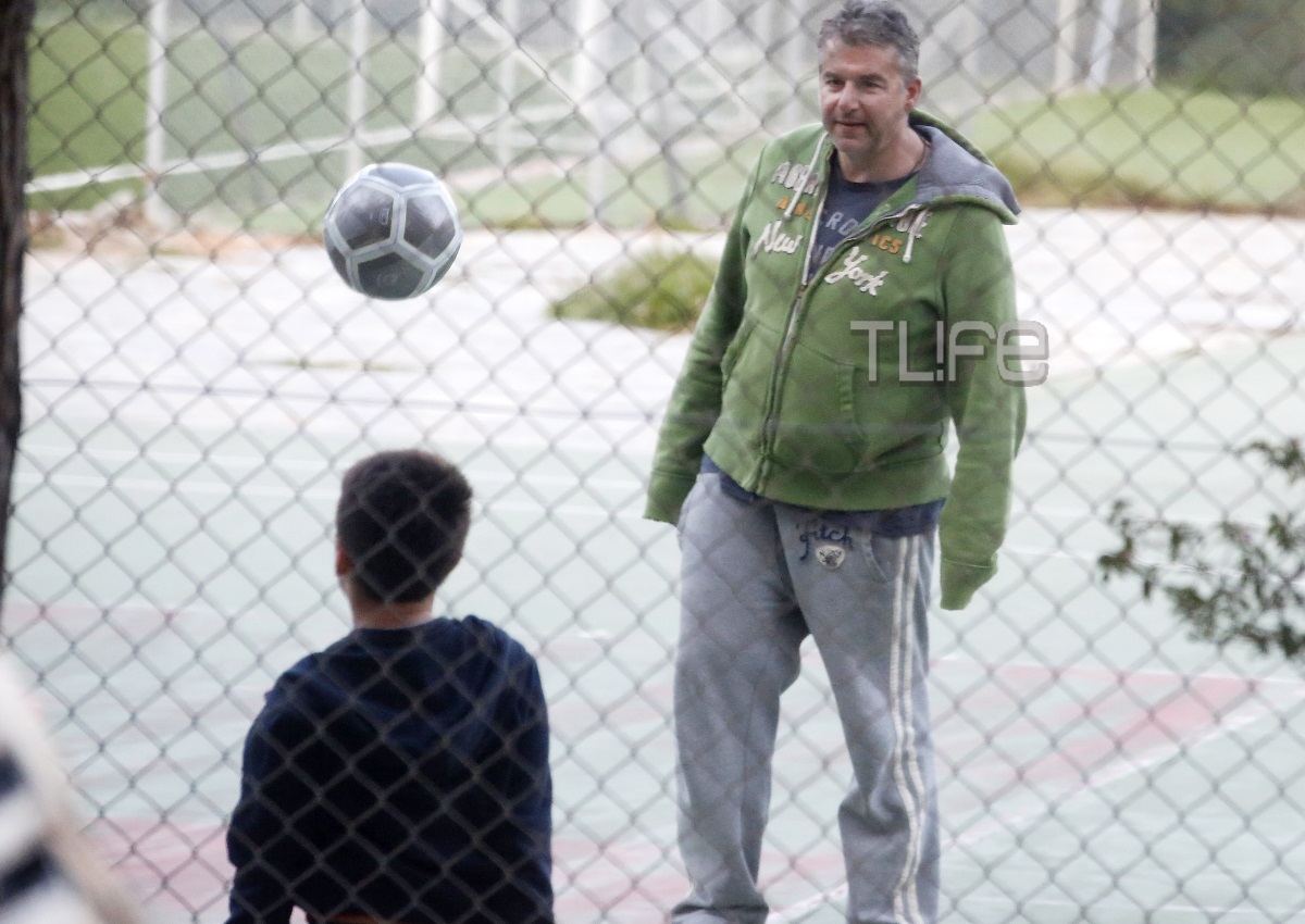 Γιώργος Λιάγκας: Ντυμένος αθλητικά, για ποδόσφαιρο με τον μεγαλύτερο γιο του, Γιάννη! (pics)