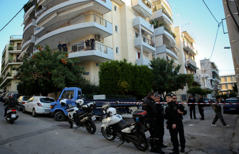 Τραγική φιγούρα ο σύζυγος της 40χρονης που έριξε το παιδί της στο κενό και αυτοκτόνησε – Τι είπε στην αστυνομία
