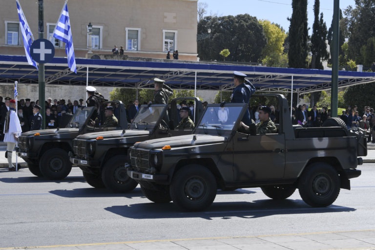 Σε εξέλιξη η μεγάλη στρατιωτική παρέλαση για την 25η Μαρτίου στην Αθήνα – Δρακόντεια μέτρα ασφαλείας