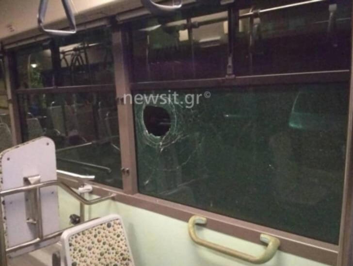 Πέτρες σε λεωφορείο του ΟΑΣΑ που ήταν γεμάτο επιβάτες!