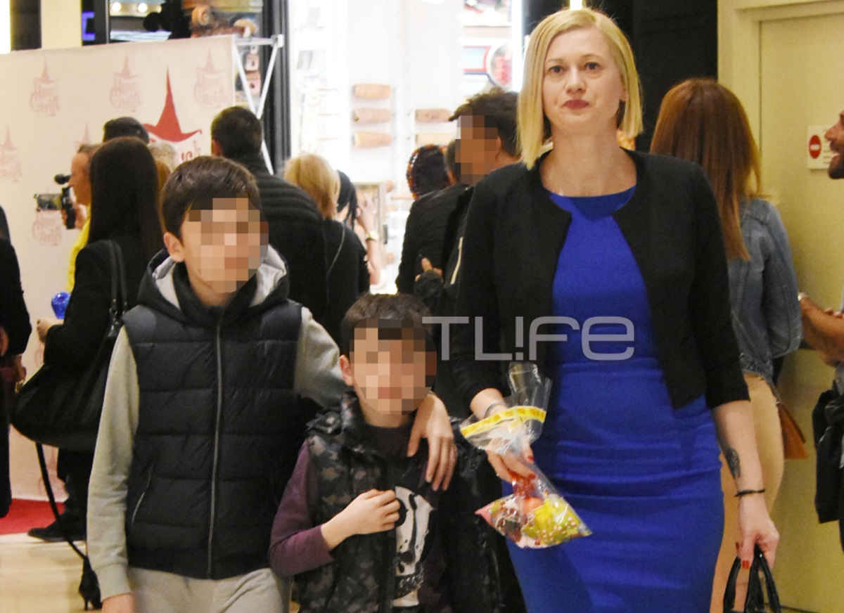 Ραχήλ Μακρή: Για ψώνια στα βόρεια προάστια μαζί με τους γιους της! [pics]