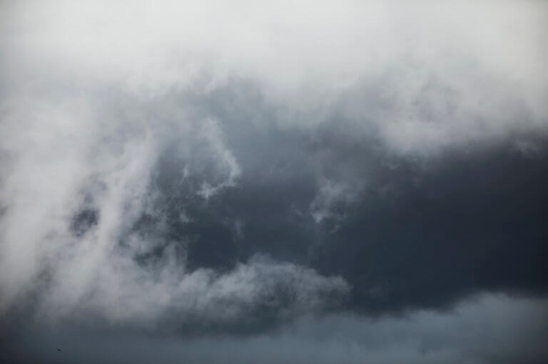 Καιρός σήμερα 22/03: Συννεφιά και τοπικές βροχές – Που θα χρειαστούμε ομπρέλα