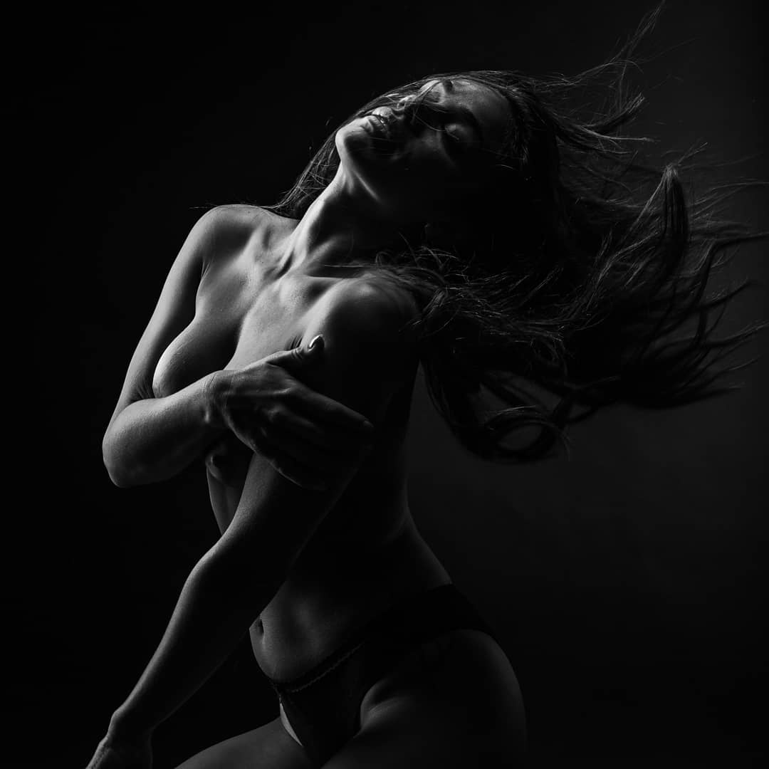 Kόνυ Μεταξά: Η πιο σέξι φωτογράφισή της, από τον Σπύρο Χατζηαγγελάκη! [pics]