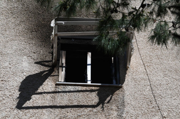 Τραγωδία στη Βάρκιζα: Προφυλακίζεται η 30χρονη που άφησε μόνο του το βρέφος και κάηκε ζωντανό | tlife.gr Τραγωδία στη Βάρκιζα: Προφυλακίζεται η 30χρονη που άφησε μόνο του το βρέφος και κάηκε ζωντανό | tlife.gr