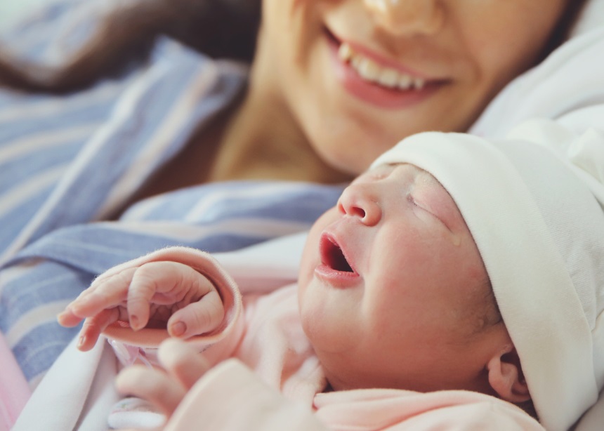 After Birth: Γιατί αξίζει να… καθυστερήσεις το επισκεπτήριο τις πρώτες ημέρες μετά τον τοκετό