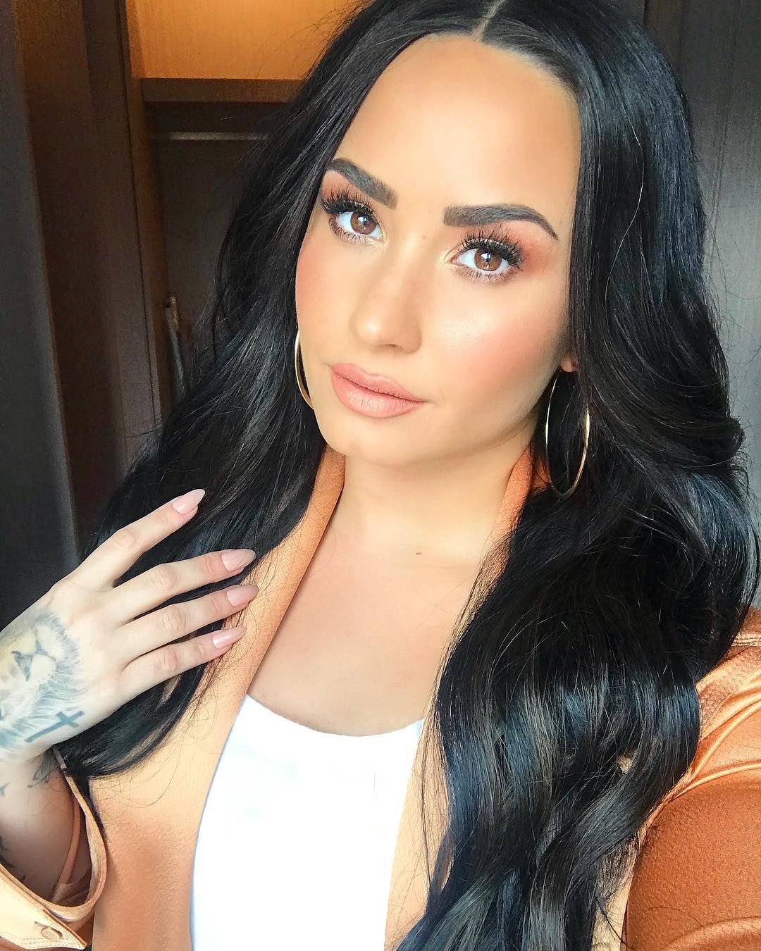 H Demi Lovato Ekopse Ta Signature Mallia Ths Tlife