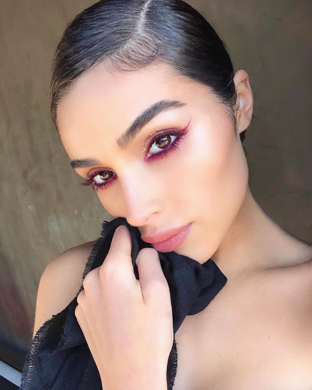 Η Olivia Culpo κάνει αυτό το κόλπο για το ντεμακιγιάζ των ματιών της!