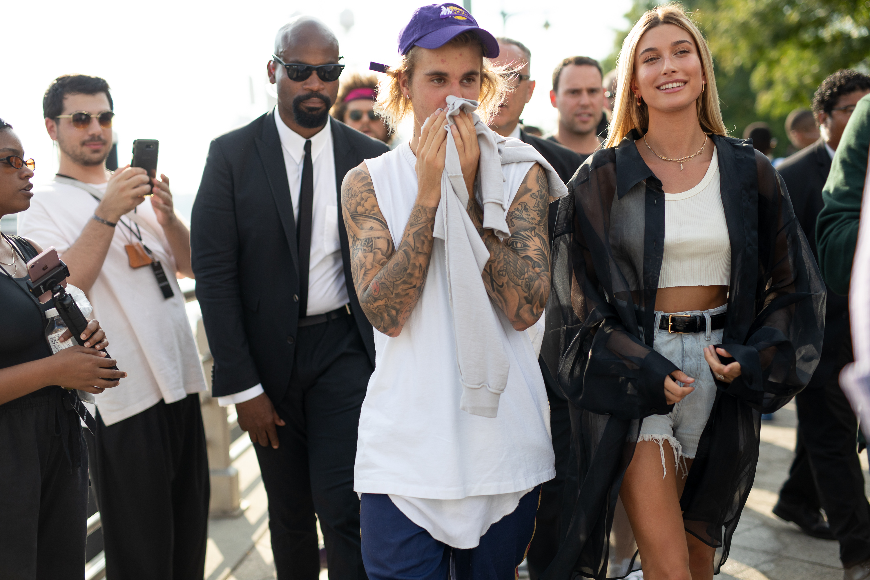 Η Hailey Bieber λανσάρει brand καλλυντικών που θα λέγεται Bieber Beauty!