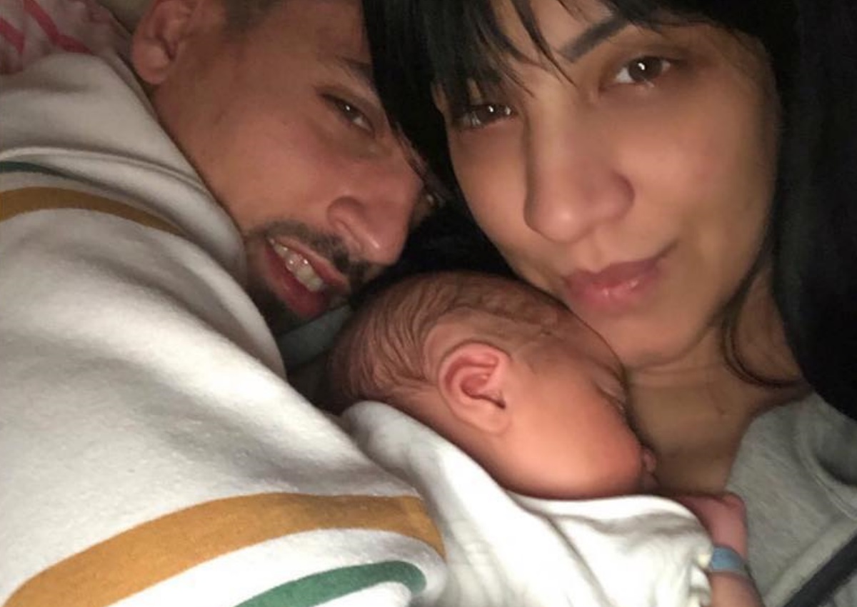 Σοφία Λεοντίτση: Φωτογραφίζει τον σύζυγό της και τον νεογέννητο γιος τους να κοιμούνται μαζί!