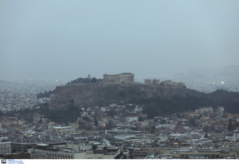 Κεραυνός διέλυσε το φυλάκιο και το αλεξικέραυνο στην Ακρόπολη – Τραυματίσθηκαν δυο αρχαιοφύλακες – Η μια σοβαρά