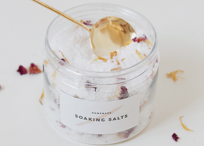 DIY bath salts: Πώς να φτιάξεις μόνη σου τα πιο εντυπωσιακά αρωματικά άλατα μπάνιου!