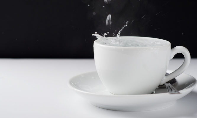 Ποια είναι τα οκτώ οφέλη του να πίνετε ζεστό νερό