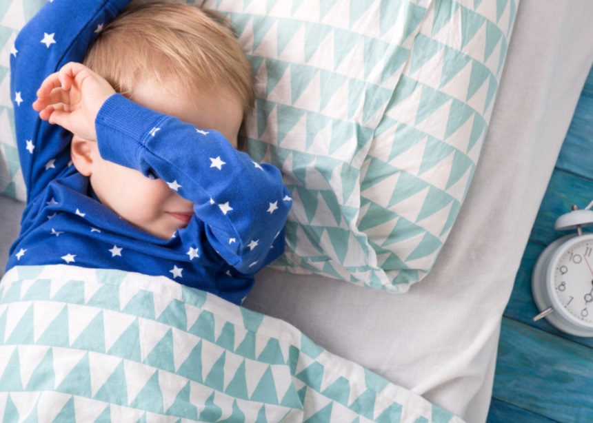 Πόσες ώρες πρέπει να κοιμάται το παιδί: Νέα έρευνα δίνει λεπτομερείς απαντήσεις