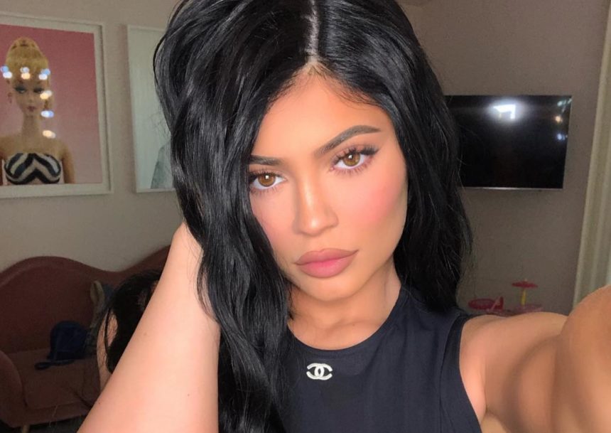 Kylie Jenner: Φωτογραφίες – φωτιά… στην πισίνα με τον σύντροφο της Travis Scott! [pics]