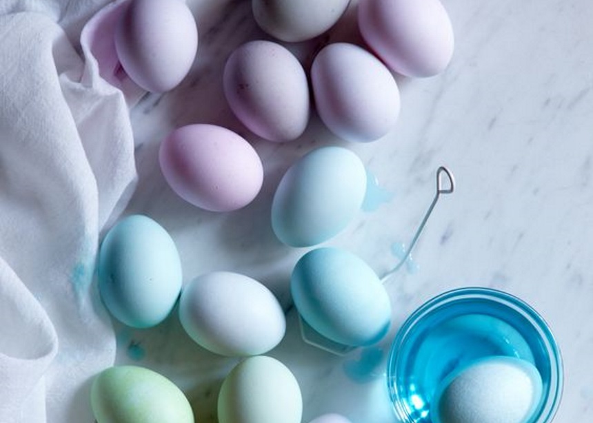 Πασχαλινά αυγά: Πώς να βάψεις τα αυγά σου με τον πιο οικολογικό και low budget τρόπο