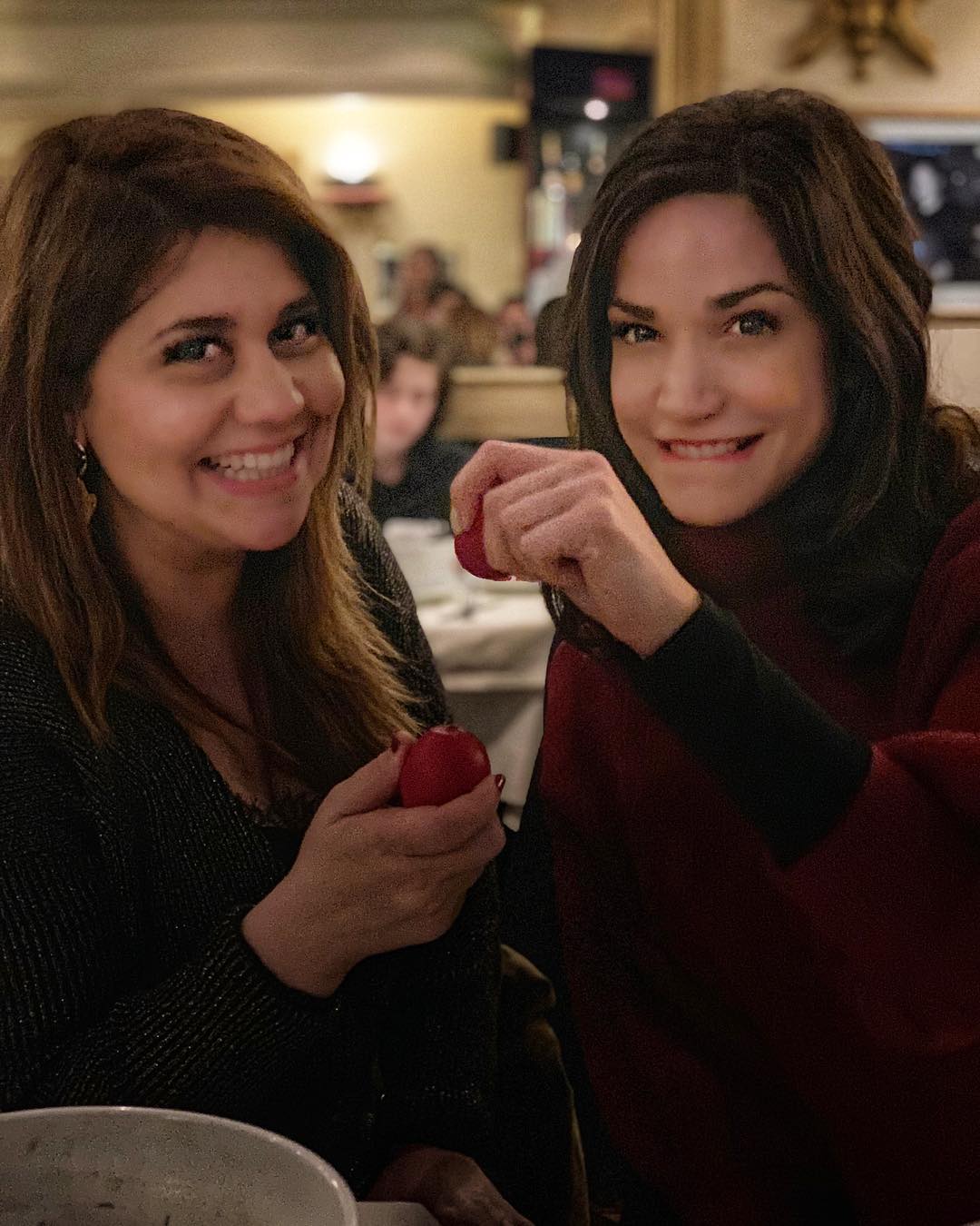 Κατερίνα Γερονικολού – Γιάννης Τσιμιτσέλης: Τσουγκρίζουν αυγά στο Παρίσι με την Μαριέλλα Σαββίδου! Βίντεο