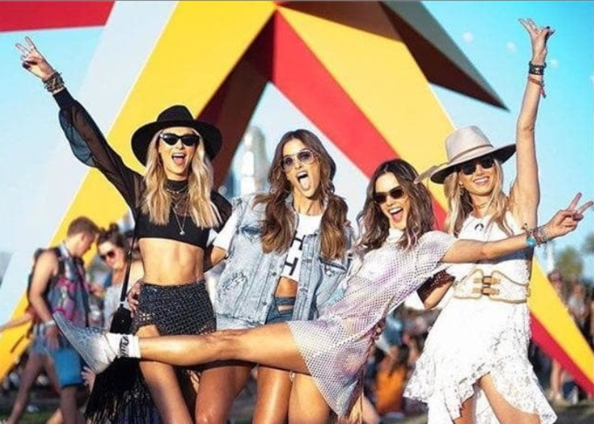 Αυτά είναι τα 3 αξεσουάρ που λατρεύουν τα Coachella girls