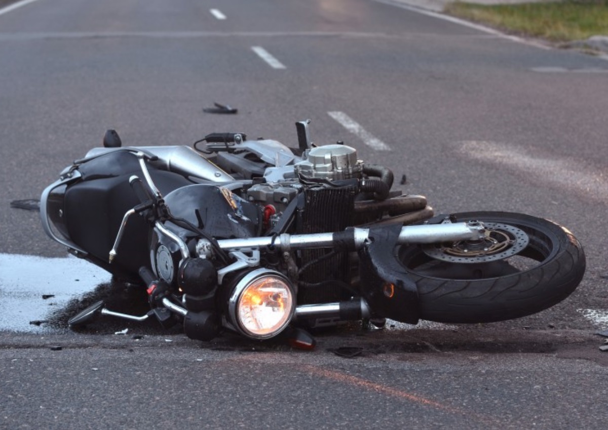 Τροχαίο ατύχημα για Έλληνα παρουσιαστή – ΙΧ τον παρέσυρε με τη μηχανή του