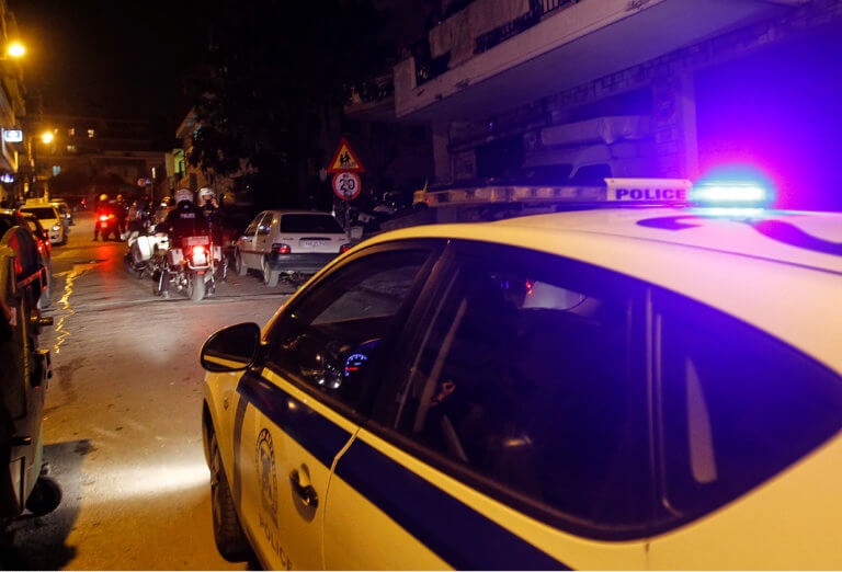 Έκαναν γυαλιά – καρφιά περιπολικό μετά το ματς του Ολυμπιακού! Τραυματίστηκε αστυνομικός