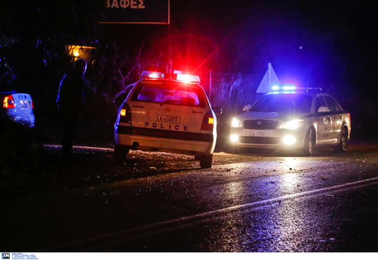 Εξάρχεια: 50 ένοπλοι κουκουλοφόροι τραυμάτισαν δυο Λιμενικούς – Τους πήραν τα όπλα