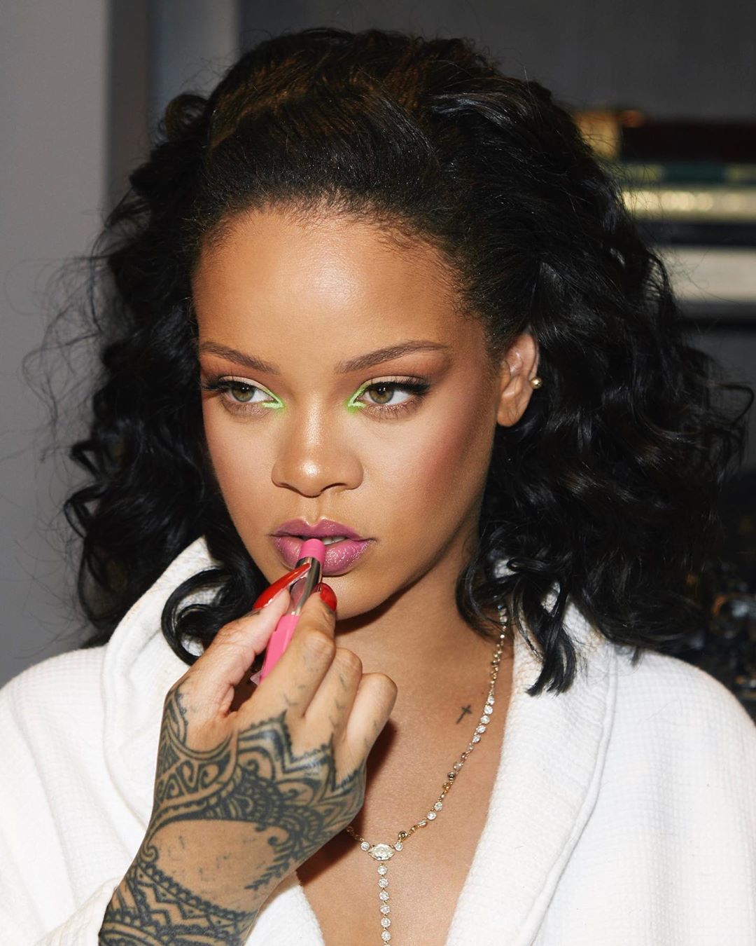 Το νέο πρόσωπο για τα Fenty ΔΕΝ είναι η Rihanna!