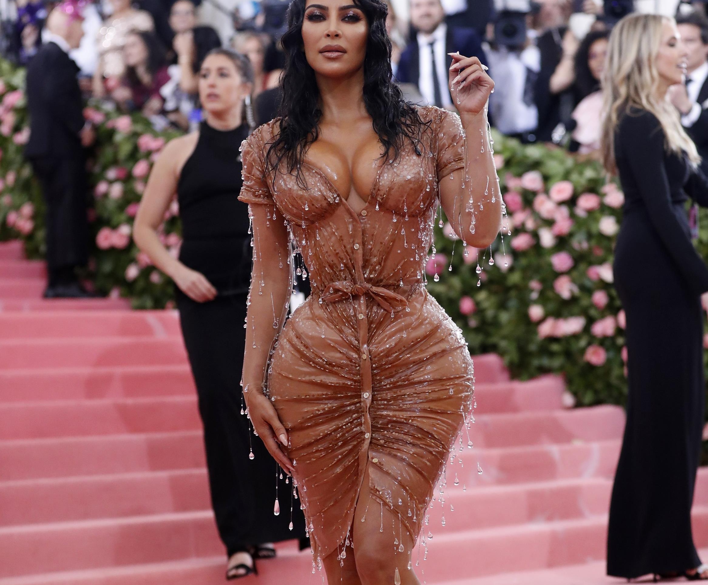 Met Gala: H Kim Kardashian και η στενή μέση της προκάλεσαν… αντιδράσεις! Φωτογραφίες