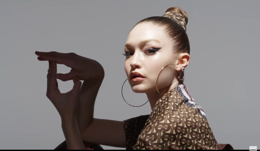 Η Gigi Hadid στο campaign video του Burberry