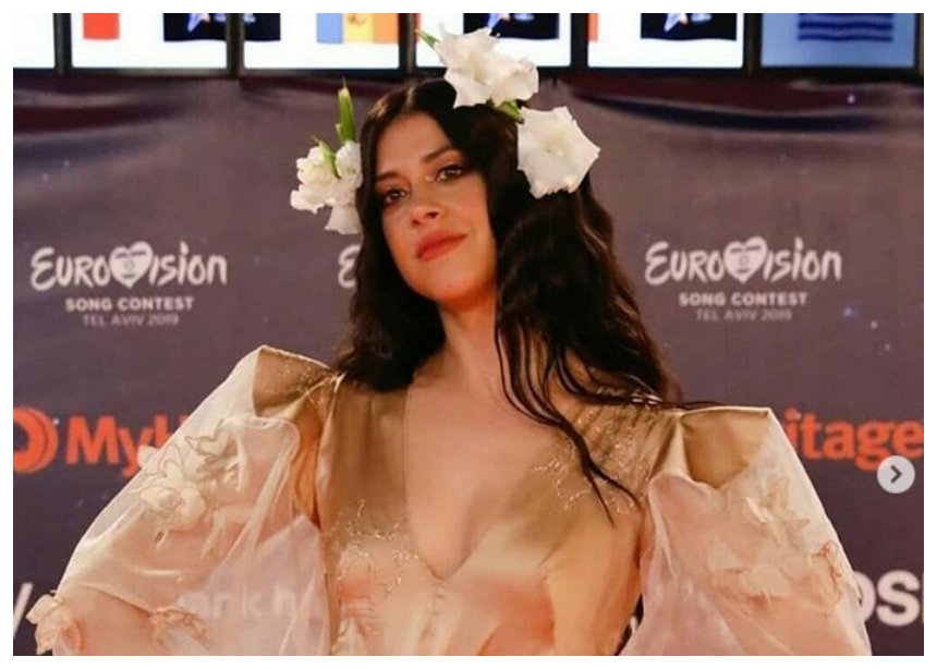 Κατερίνα Ντούσκα: με ρομαντική εμφάνιση στο orange carpet της Eurovision