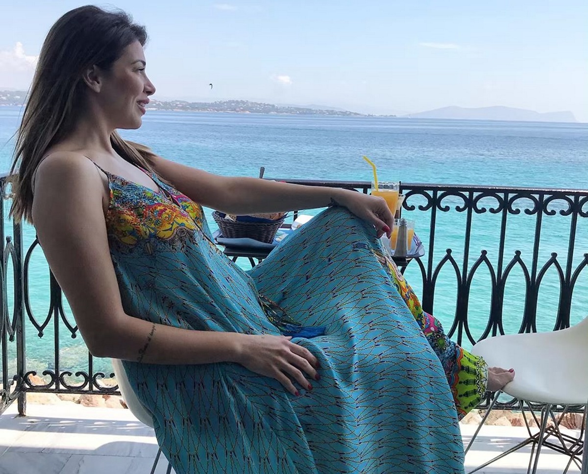 Ελένη Χατζίδου: Ποζάρει με μίνι φόρεμα και αποκαλύπτει πόσα κιλά έχει πάρει μέχρι στιγμής στην εγκυμοσύνη της! [pic]