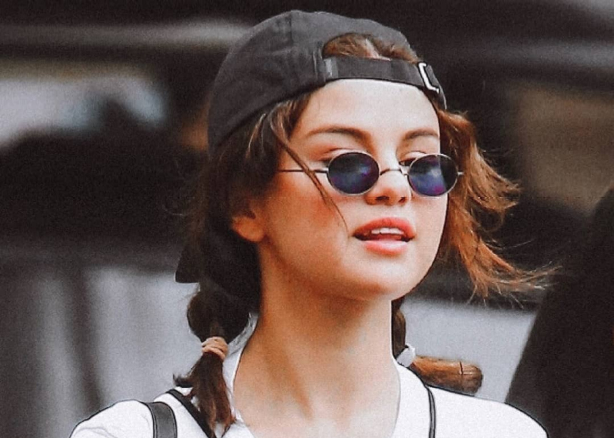 H Selena Gomez με look βγαλμένο από τα 90’s