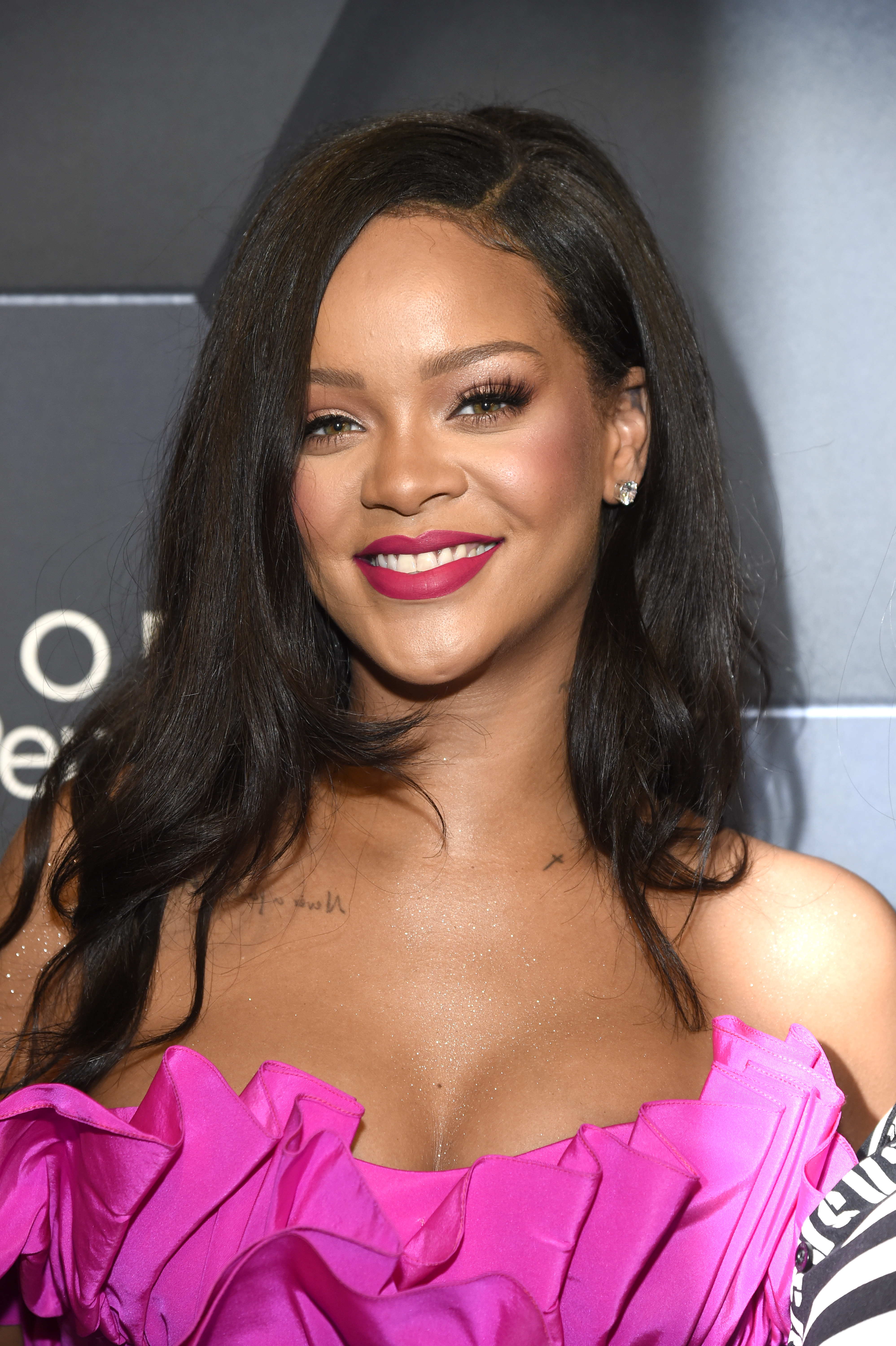Η Rihanna άλλαξε εντελώς τα μαλλιά της για το καλοκαίρι!