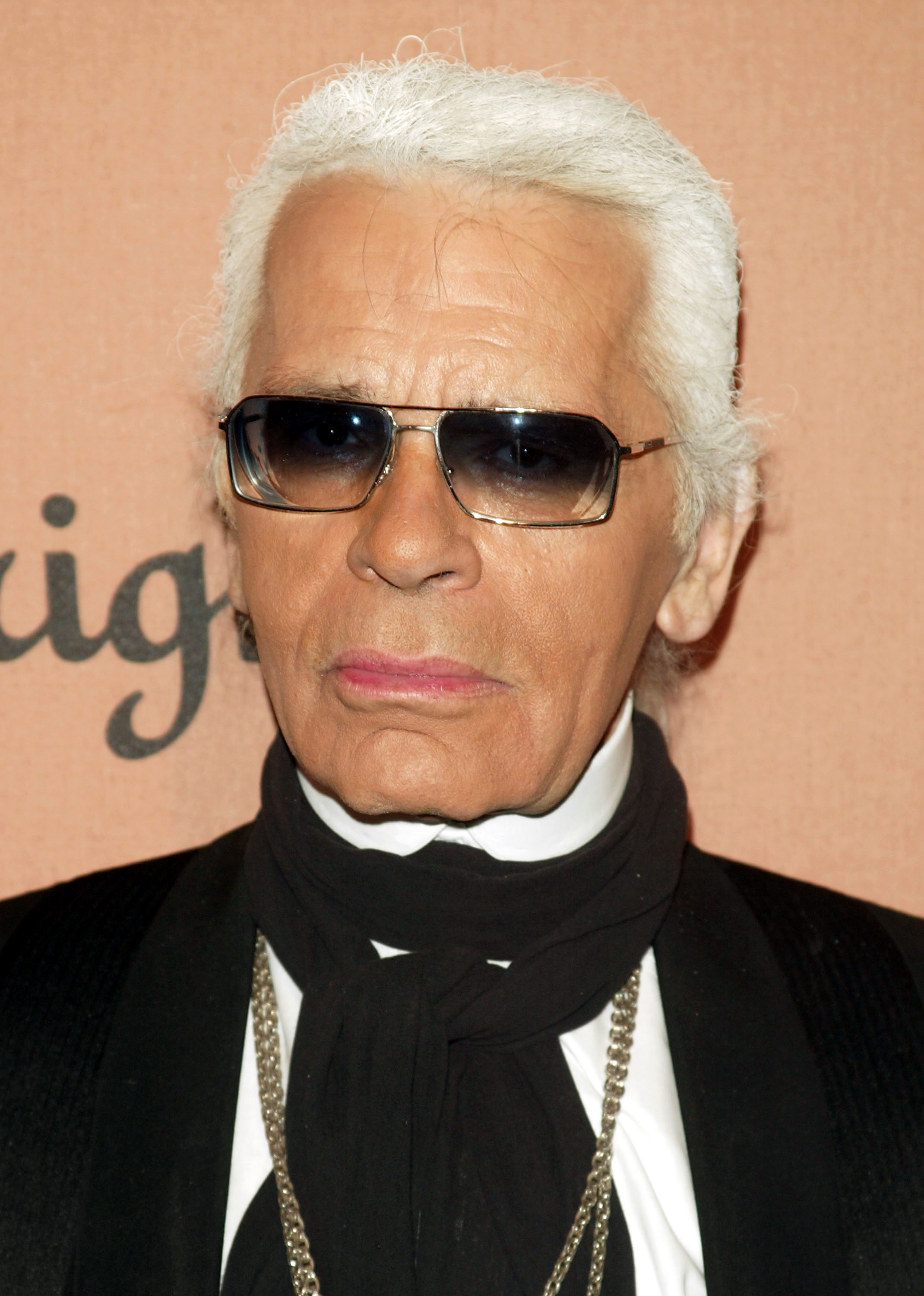 Beauty alert: ο Karl Lagerfeld είχε σχεδιάσει σειρά μακιγιάζ με την L’Oreal Paris λίγο πριν το θάνατό του!