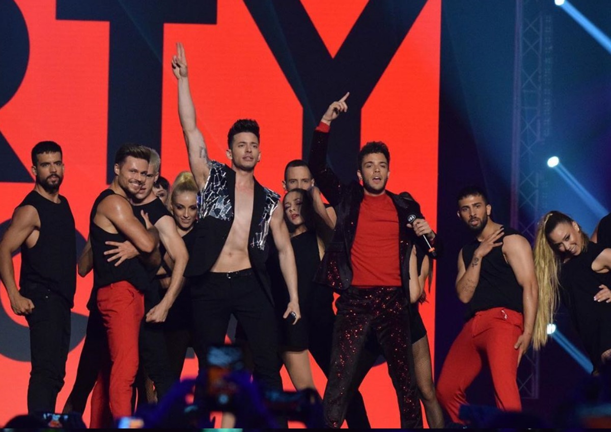 MAD VMA 2019: Βαγγέλης Κακουριώτης και Luca Hänni έφεραν τη Eurovision στην 16η απονομή! [video]