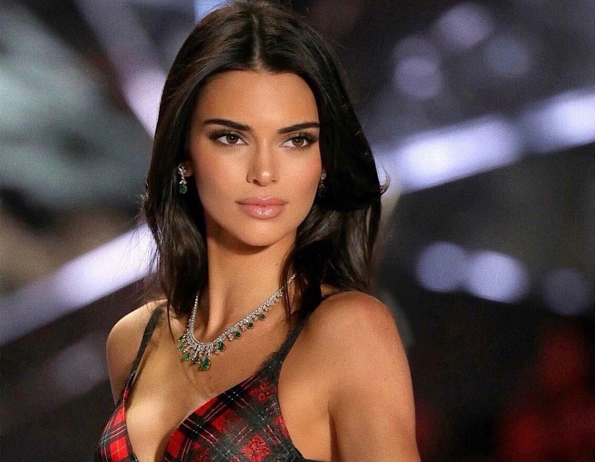 Kendall Jenner: Ποζάρει στην μπανιέρα της όπως την γέννησε η μαμά της!