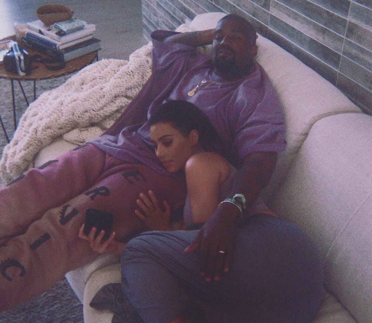 Kim Kardashian: Μας δείχνει για πρώτη φορά το πρόσωπο του νεογέννητου γιου της! Φωτογραφία