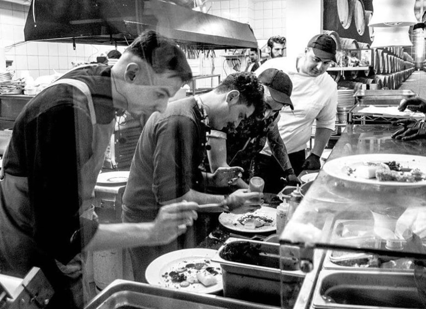 Χαράλαμπος Κοτσώνης – Παντελής Βούρος: Μετά το MasterChef μαγειρεύουν μαζί στην Κάλυμνο!