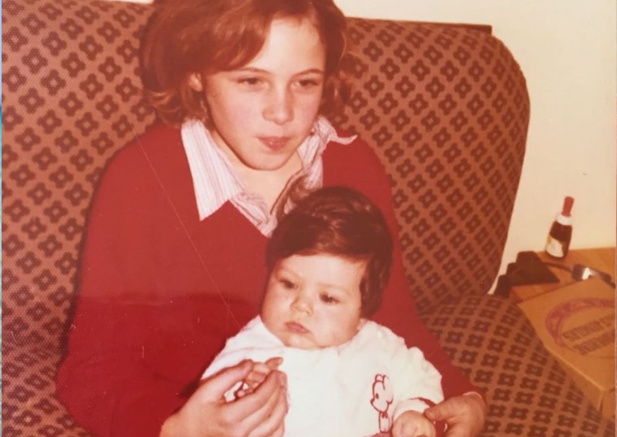 Το κοριτσάκι της φωτογραφίας είναι διάσημη Ελληνίδα ηθοποιός! Την αναγνωρίζεις;