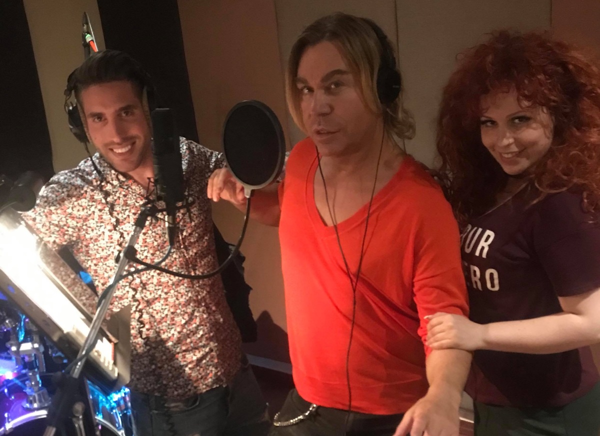 Τρύφωνας Σαμαράς: Το “It’s Amazing” γίνεται τραγούδι – Στο στούντιο ηχογράφησης μαζί με την Σοφία Κουρτίδου