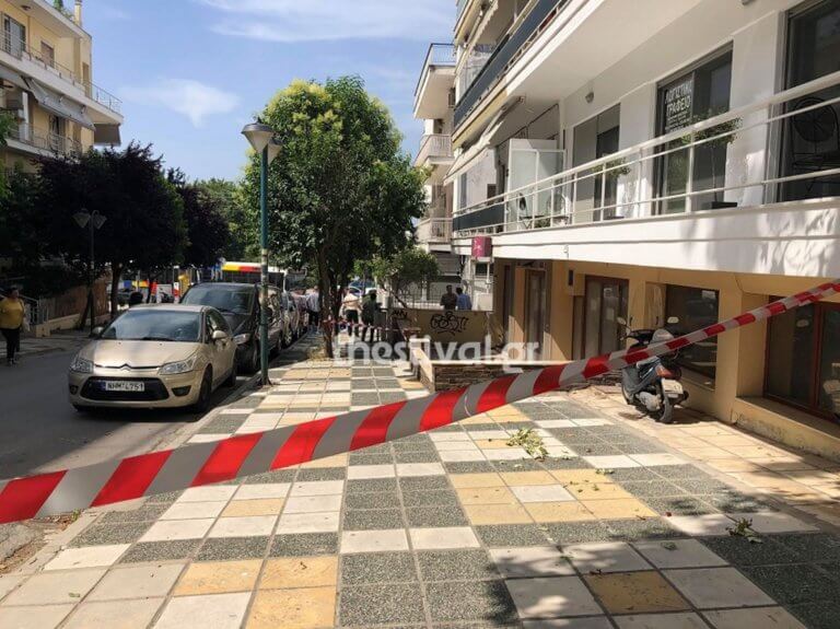 Θεσσαλονίκη: Βρήκε τη μητέρα της νεκρή, μέσα σε μια λίμνη αίματος | tlife.gr