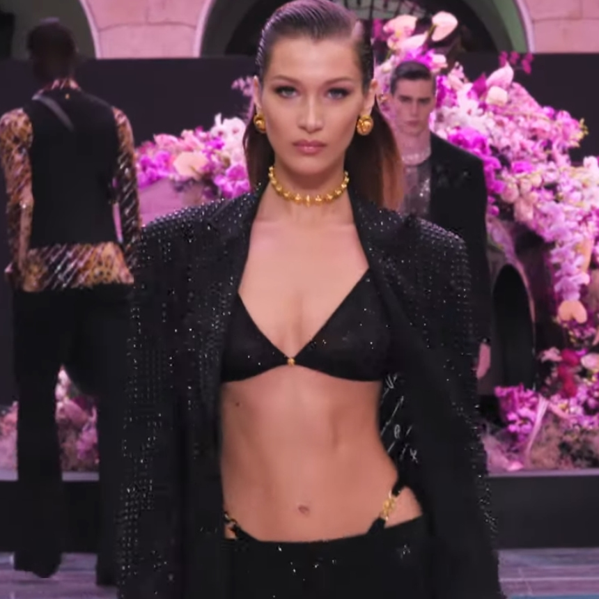 H Bella Hadid, η Gigi Hadid και η Ιrina Shayk στο Versace Men’s Spring Summer 2020 Fashion Show